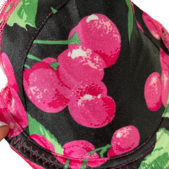 Victoria Secret Bra 34D Pink Cherry Print Black Underwire Vintage 2003 Y2K Tags - Picture 2 of 12